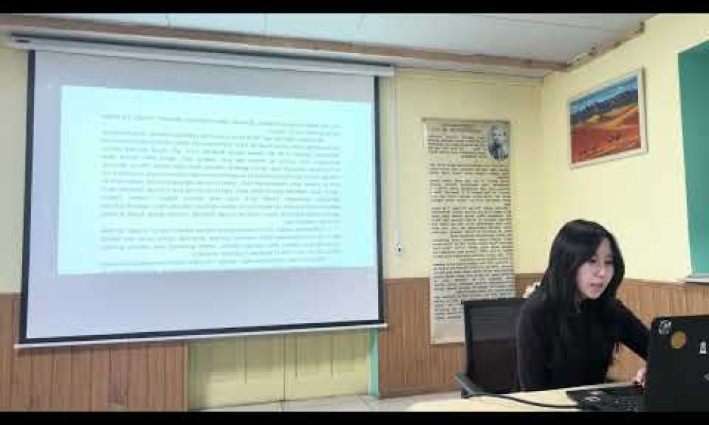 Оюутан судлаач Ү. Солонгын “Алчуур гэх үгийн тархац ба авианы хувьсал” сэдэвт өгүүлэлд бичсэн С. Цэлмүүний шүүмж